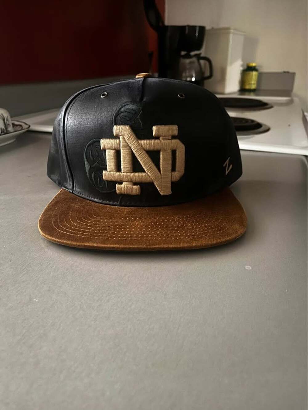 NWT Zephyr Notre Dame Fighting Irish Snapback Hat Black CrownBrownSuedeBrim ÉIRE